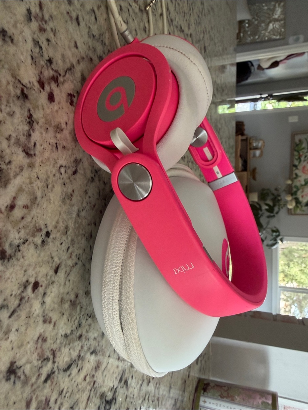 Beat by Dr. Dre MIXR